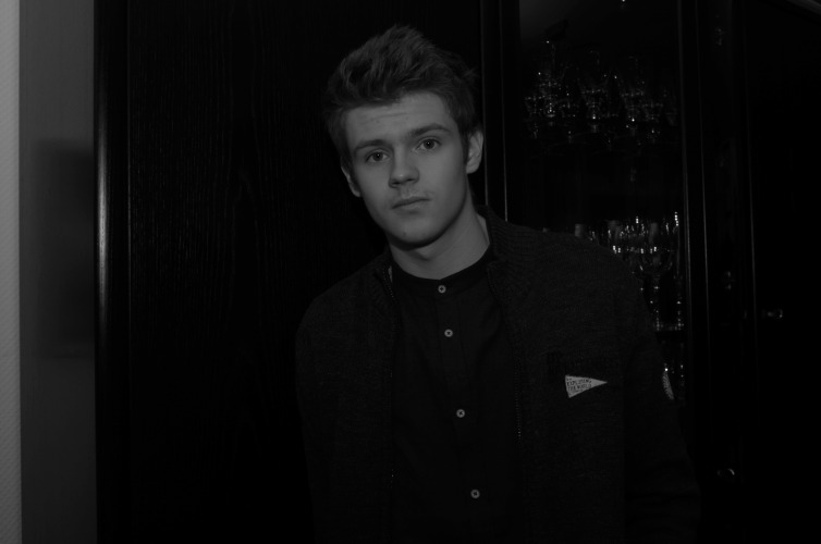 Tim Roussey Tim Jonathan Roussety - Actor - etalenta