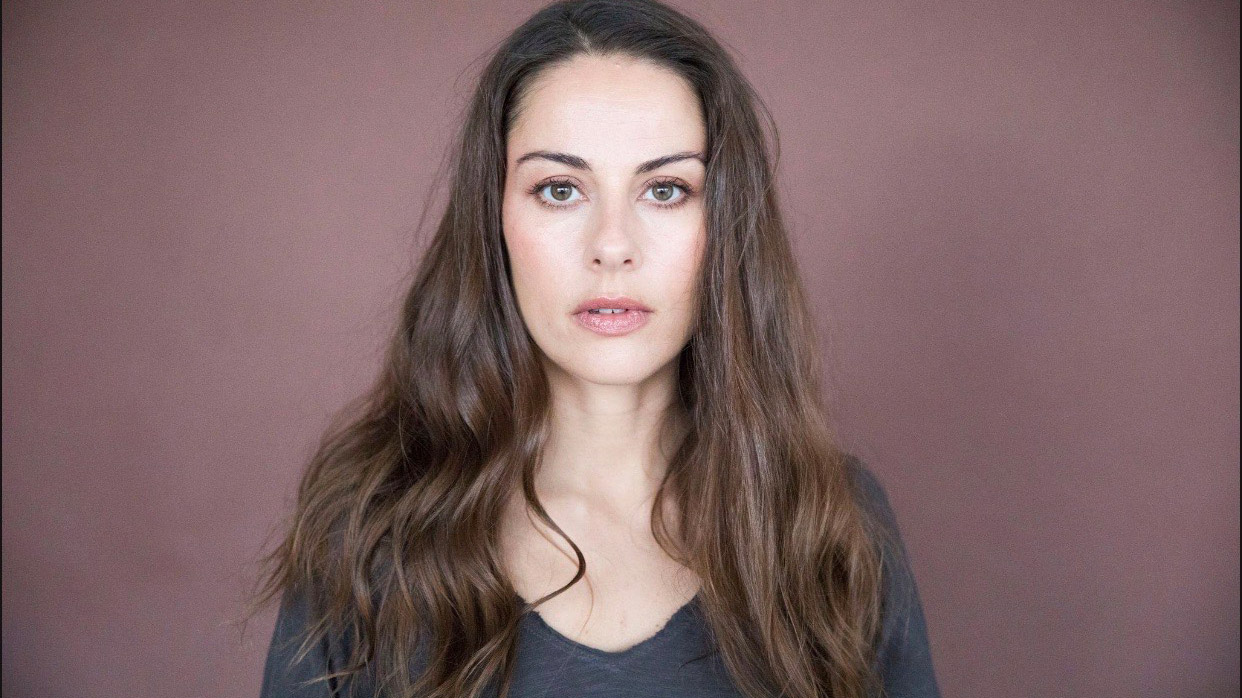 © Saga Sigurōardóttir