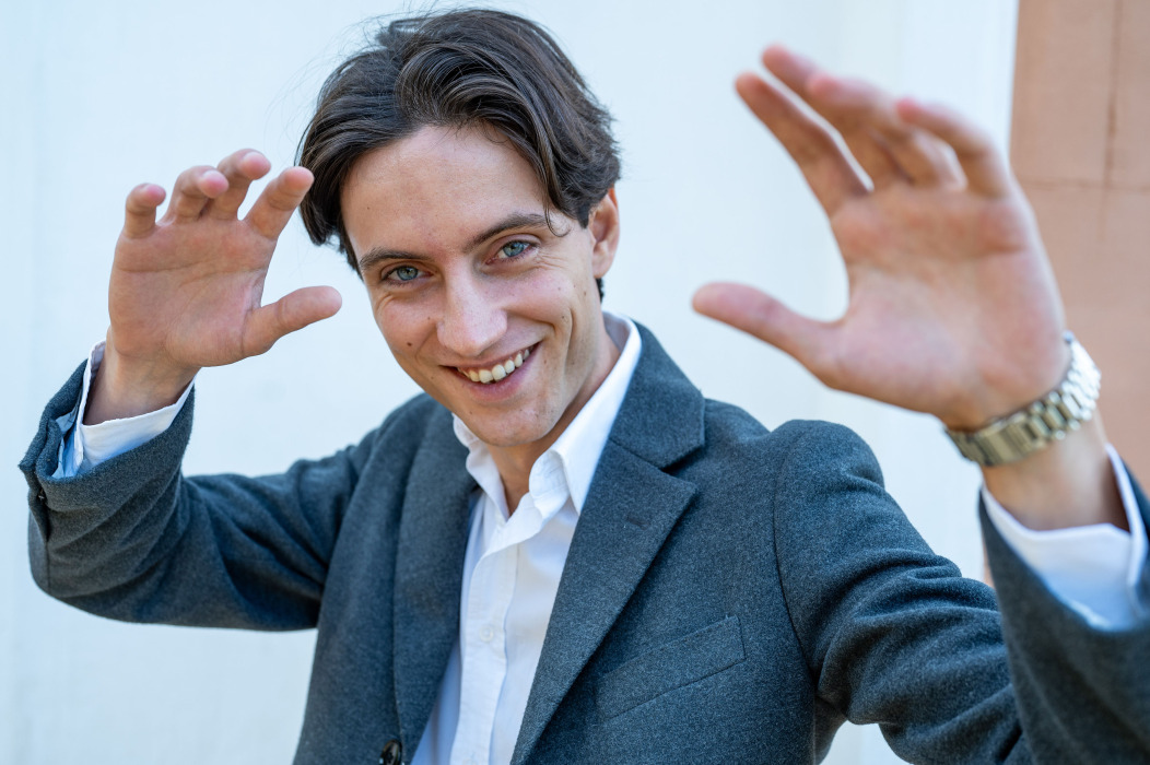 © 2024