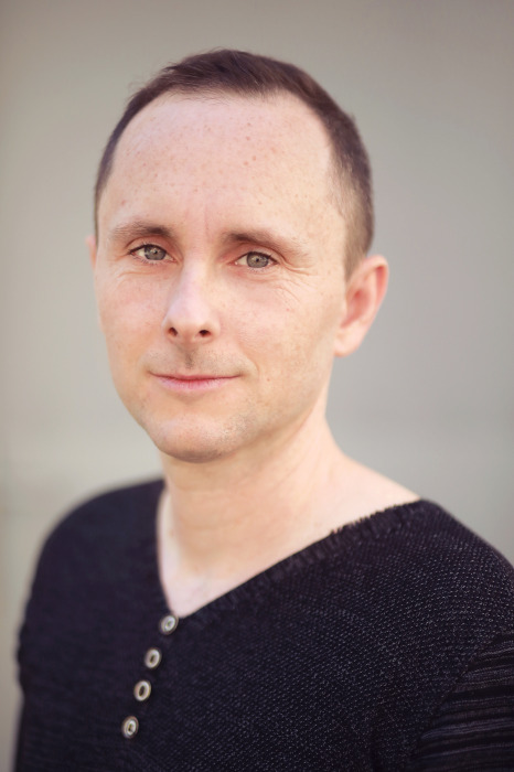 © Bookcomediencontact 2025