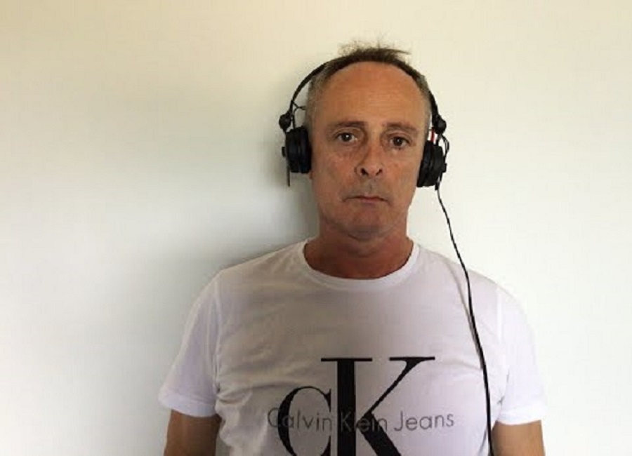 © DJ Lamberto con cuffie DJ Lamberto con cuffie