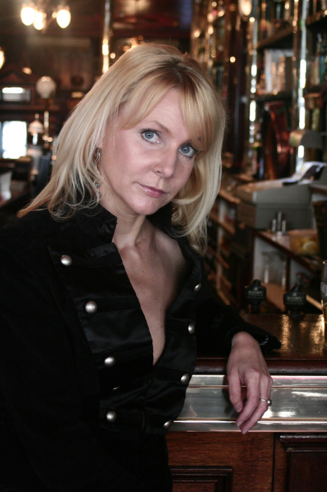 © Mark Phillips, "Delphine" in DEDALUS LOUNGE