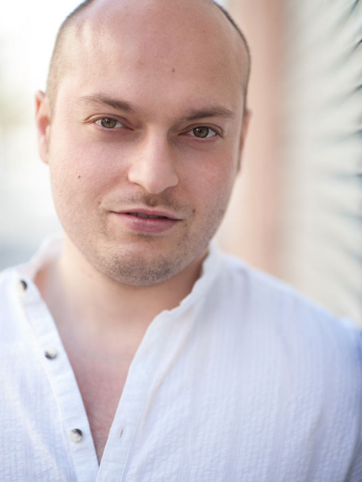 © Ava Pivot